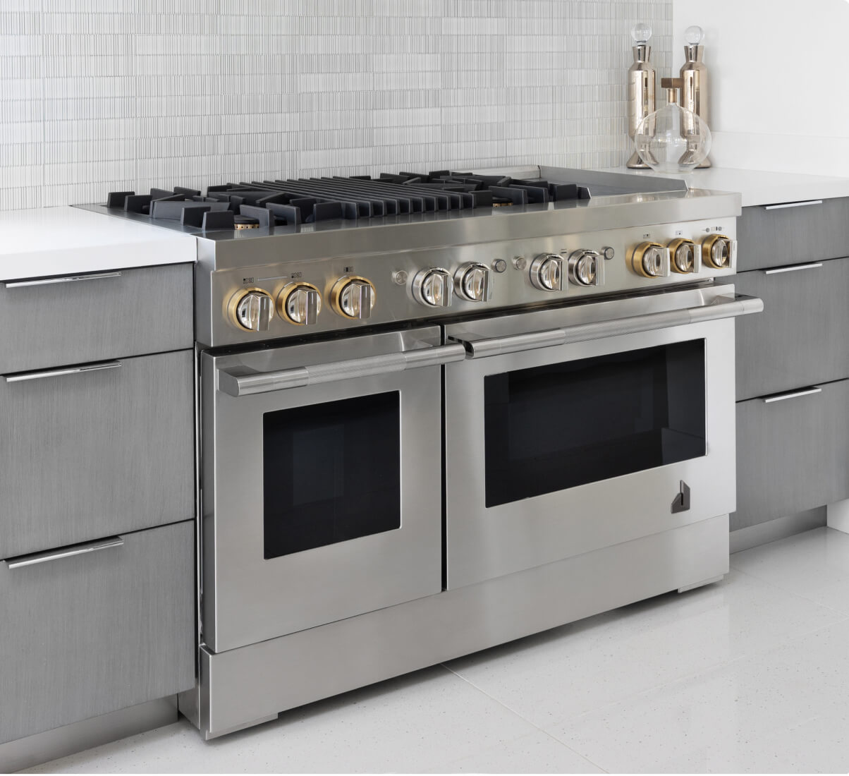 A JennAir® RISE™ Professional-Style Range in a white and gray contemporary luxury kitchen.