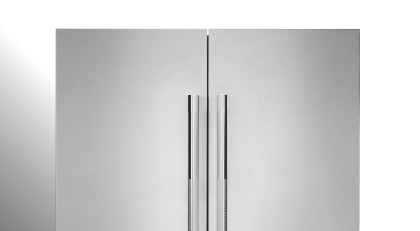 A close up of the RISE™ Design Expression Handle on stainless steel panels.