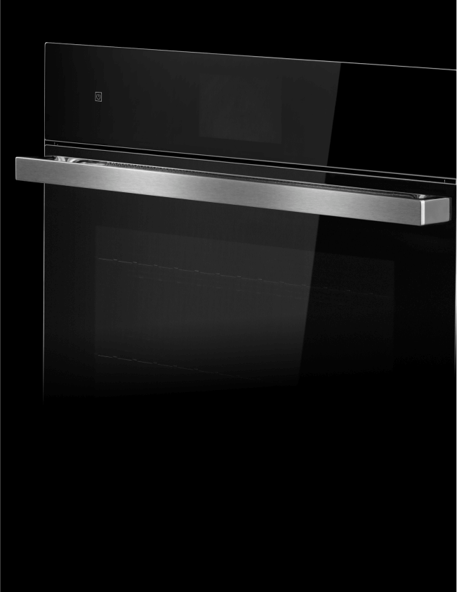 A close up of the bold, squared handle.